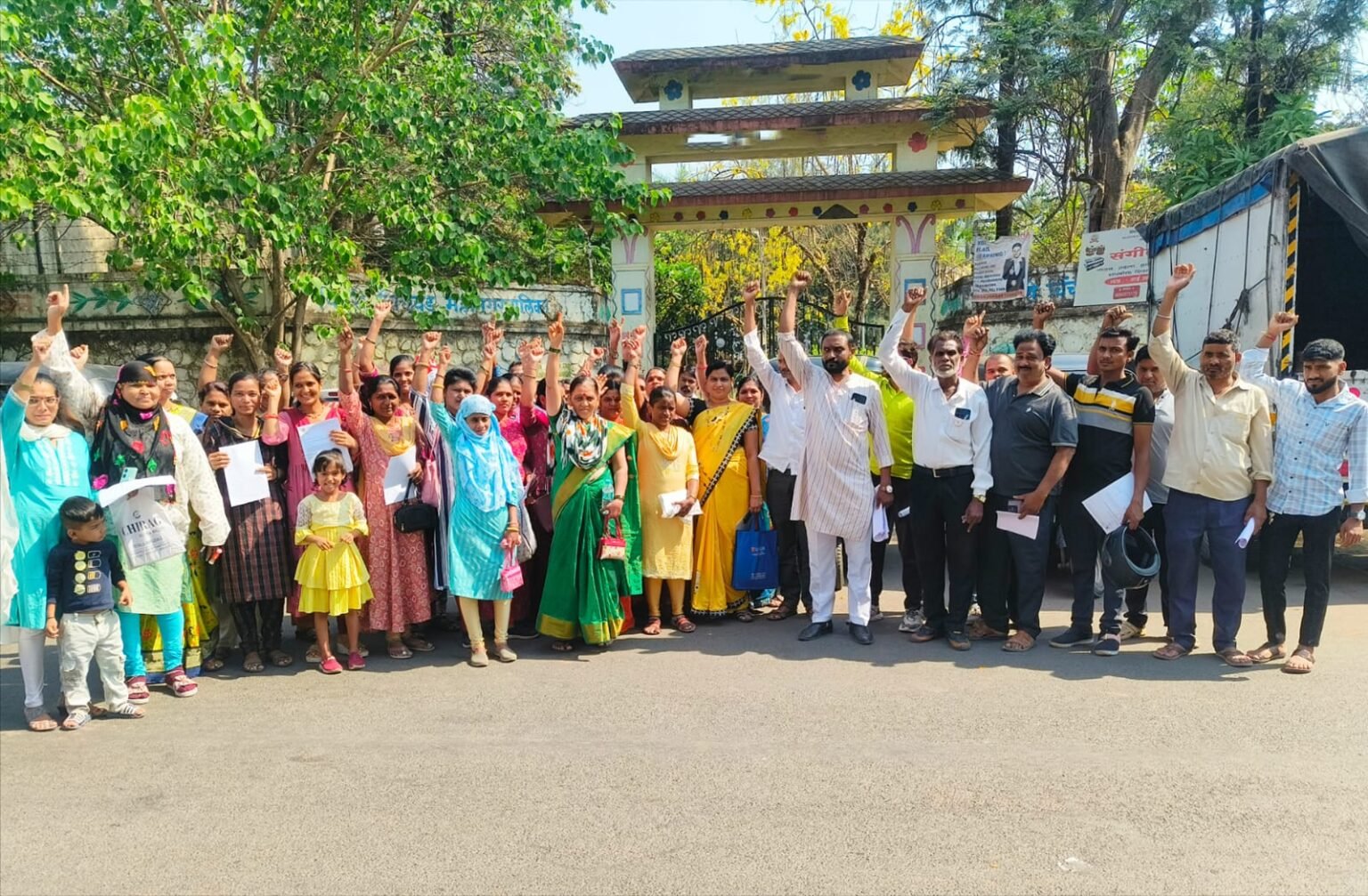 कामगार किमान वेतन वाऱ्यावर ; खासदार वेतनवाढ २४ % टक्क्यावर – काशिनाथ नखाते
