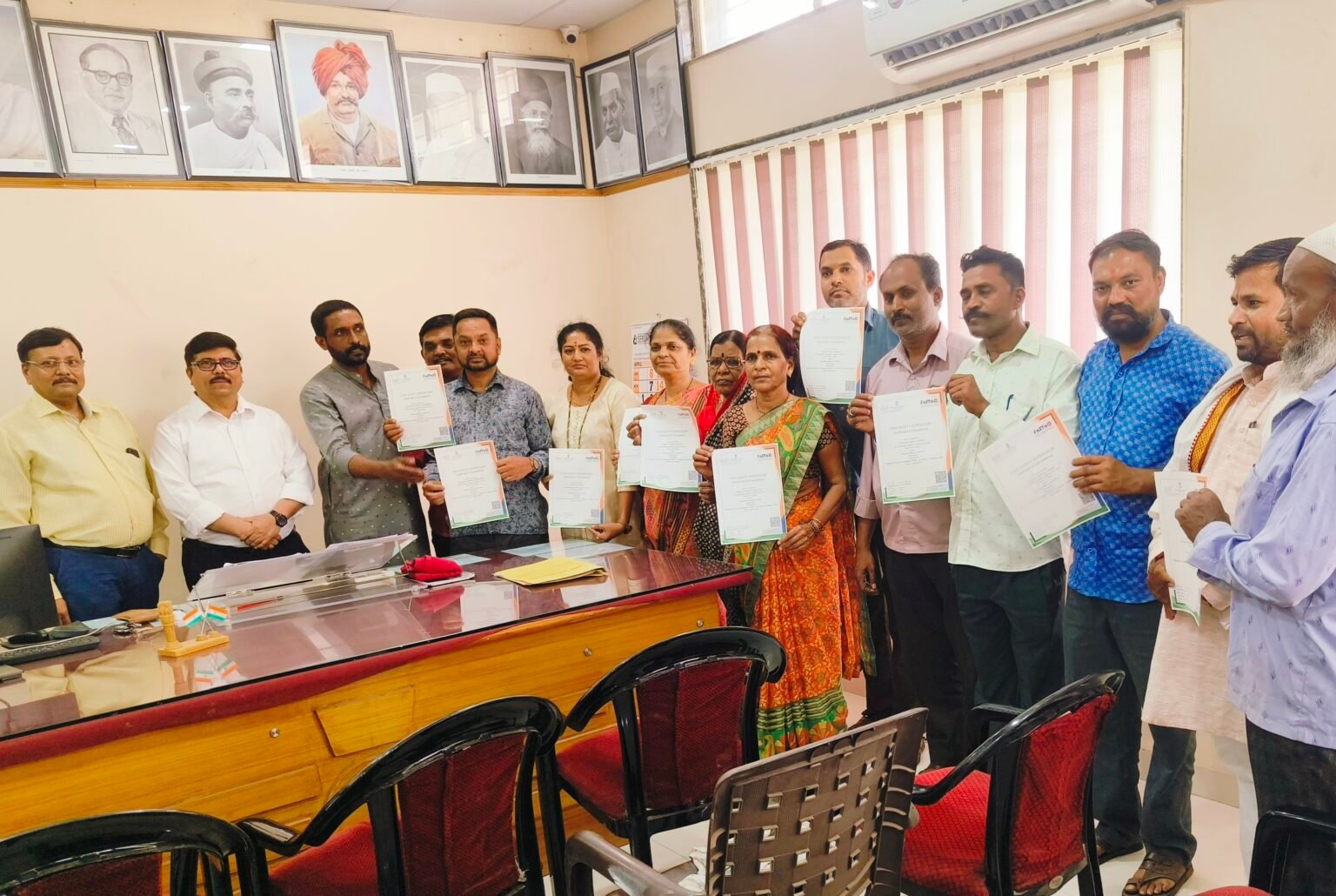 अन्नपदार्थ पथविक्रेत्यांना शासनाचे प्रमाणपत्र वाटप