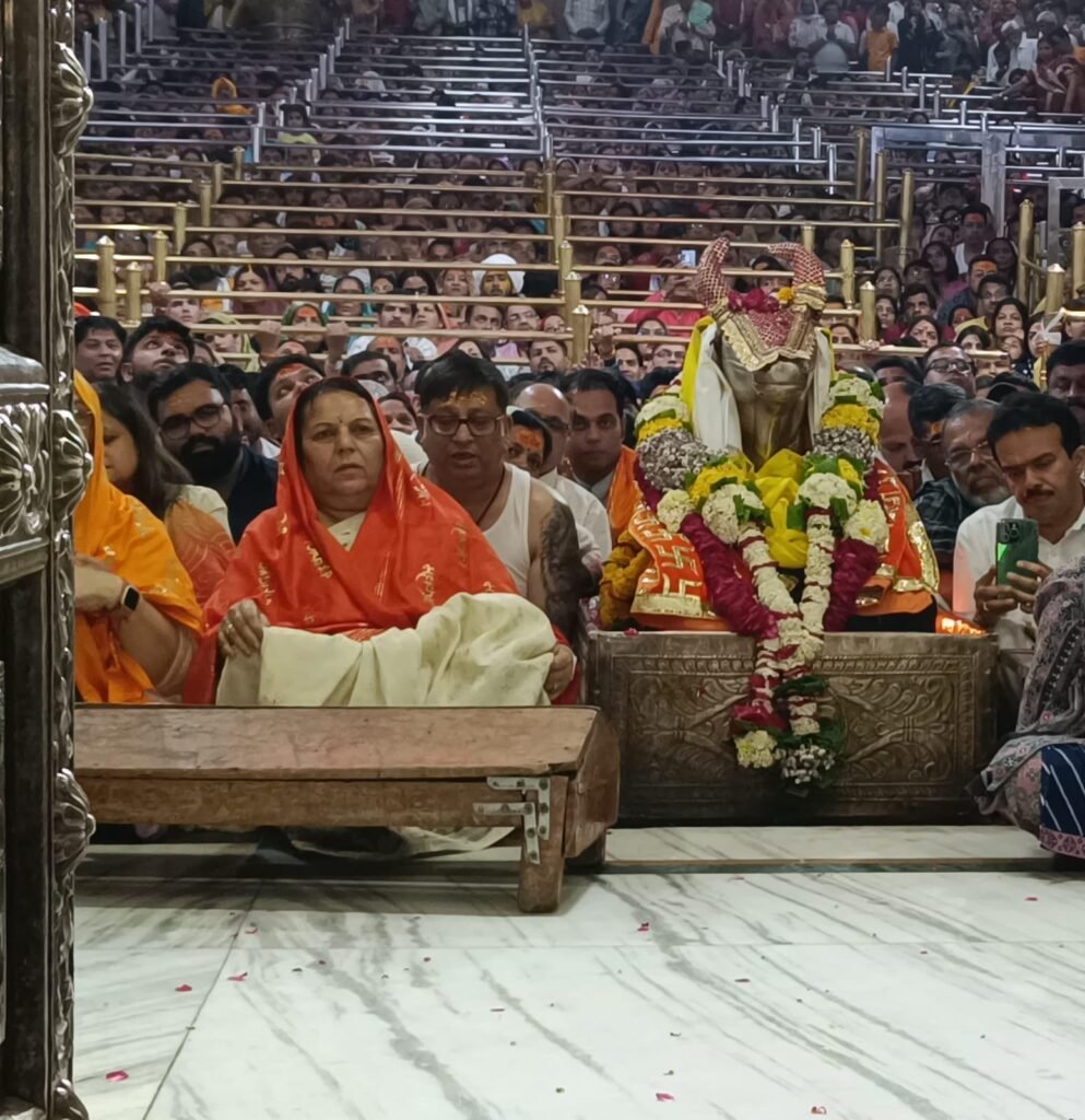 उपसभापती डॉ. नीलम गोऱ्हे यांचे महाकालेश्वर दर्शन; भक्तिभावाने घेतला भस्मारतीचा पवित्र अनुभव