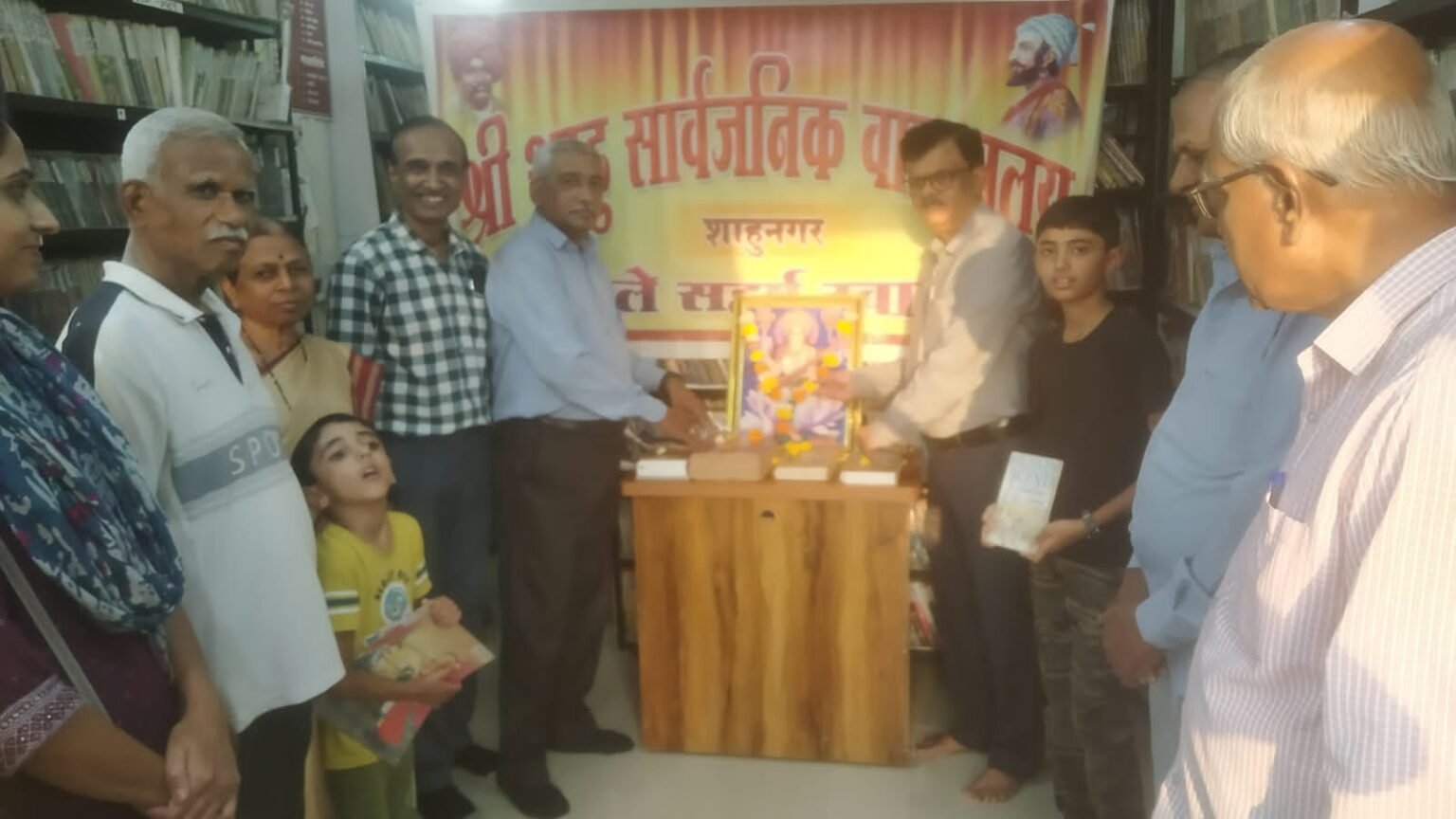 चिंचवडला जागतिक पुस्तक दिनानिमित्त ग्रंथपूजन