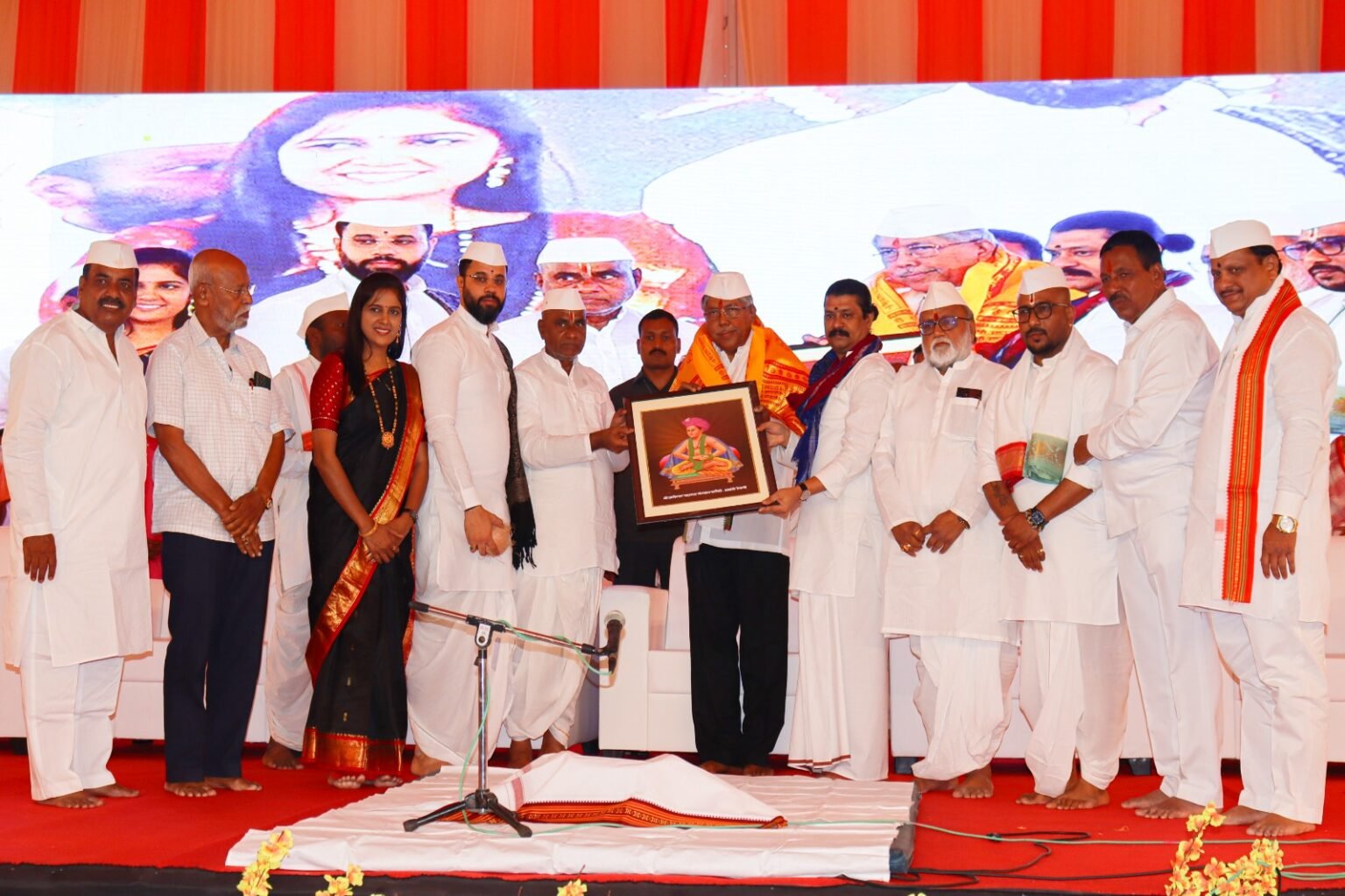 संत ज्ञानेश्वर महाराज सप्तशतकोत्तर सुवर्ण महोत्सवा निमित्त आळंदीत अखंड हरिनाम सप्ताहाचे उदघाटन