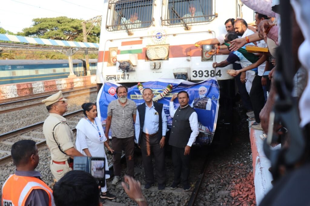 पुणे जोधपुर पुणे एक्सप्रेसचे चिंचवड प्रवासी संघाच्या वतीने चिंचवड येथे स्वागत