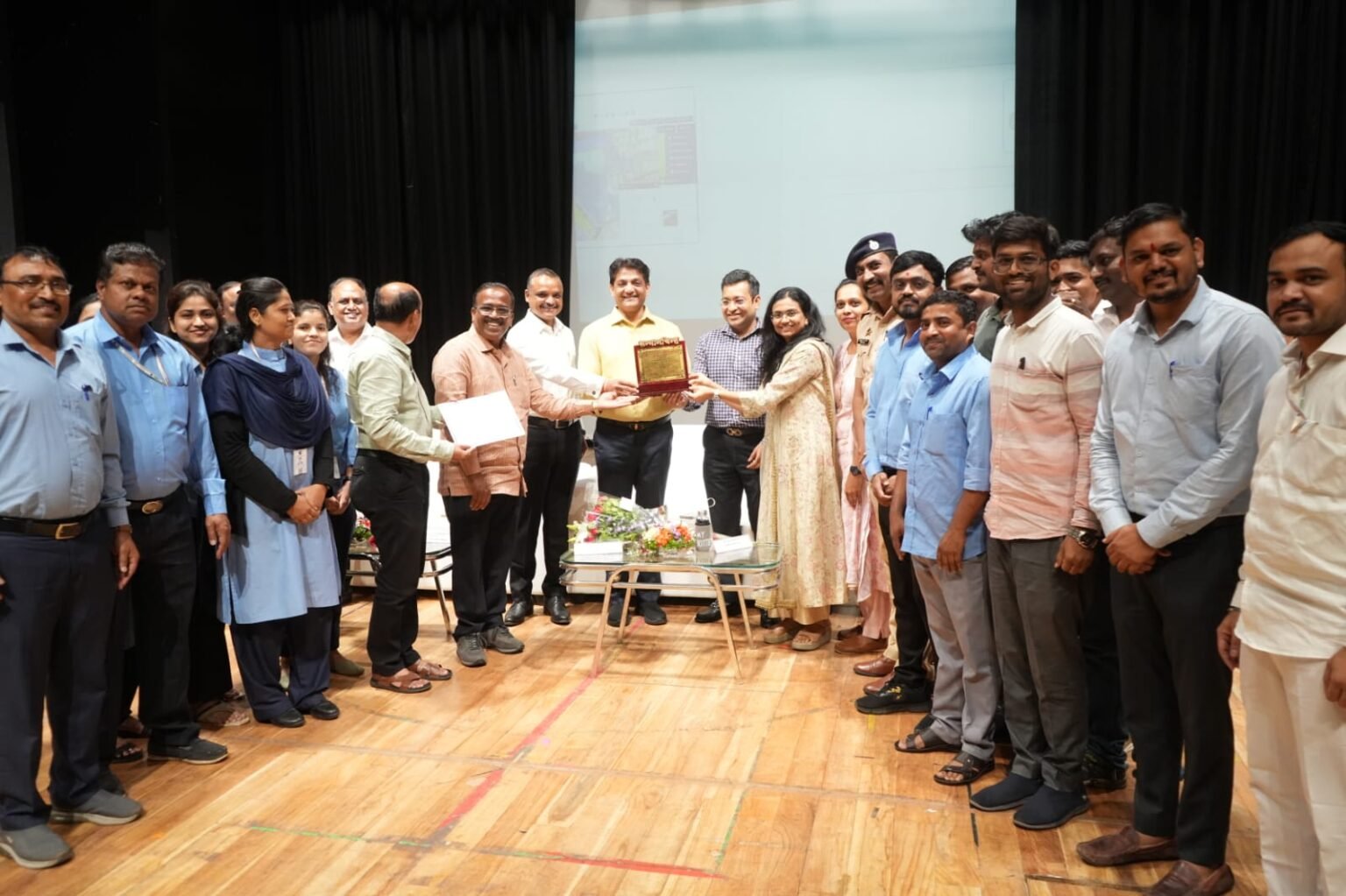 उल्लेखनीय कामगिरीबद्दल पीएमआरडीएच्या अधिकारी, कर्मचाऱ्यांचा गौरव