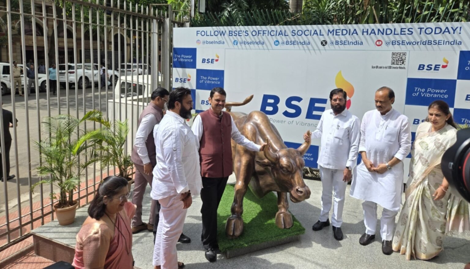 पिंपरी-चिंचवड महापालिका ठरली देशात पहिली! – मुंबई शेअर बाजारात ग्रीन म्युनिसिपल बाँडचे लिस्टींग