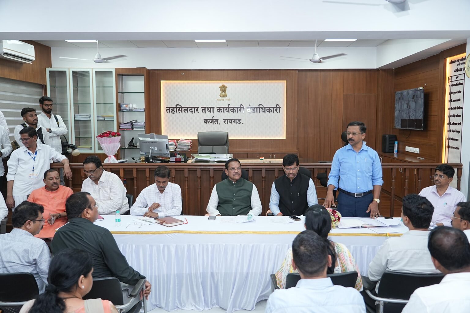 अधिकाऱ्यांनो विकासकामे वेगाने व समन्वयाने करा; खासदार श्रीरंग बारणे यांच्या सूचना