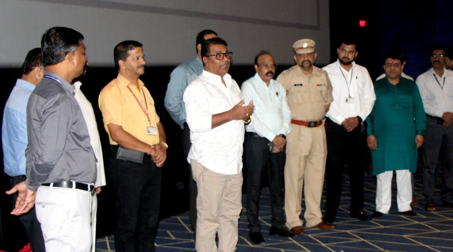 सुप्रसिद्ध चित्रपट अभिनेते भरत जाधव यांनी साधला महानगरपालिकेच्या सफाई कर्मचाऱ्यांशी संवाद