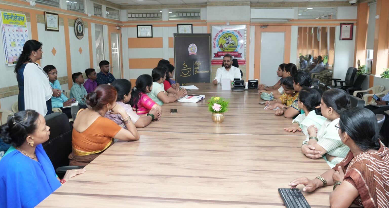 “कॉफी विथ कमिशनर” उपक्रमात थेरगाव आणि भोसरी शिलाई केंद्रातील महिलांनी साधला आयुक्तांशी संवाद