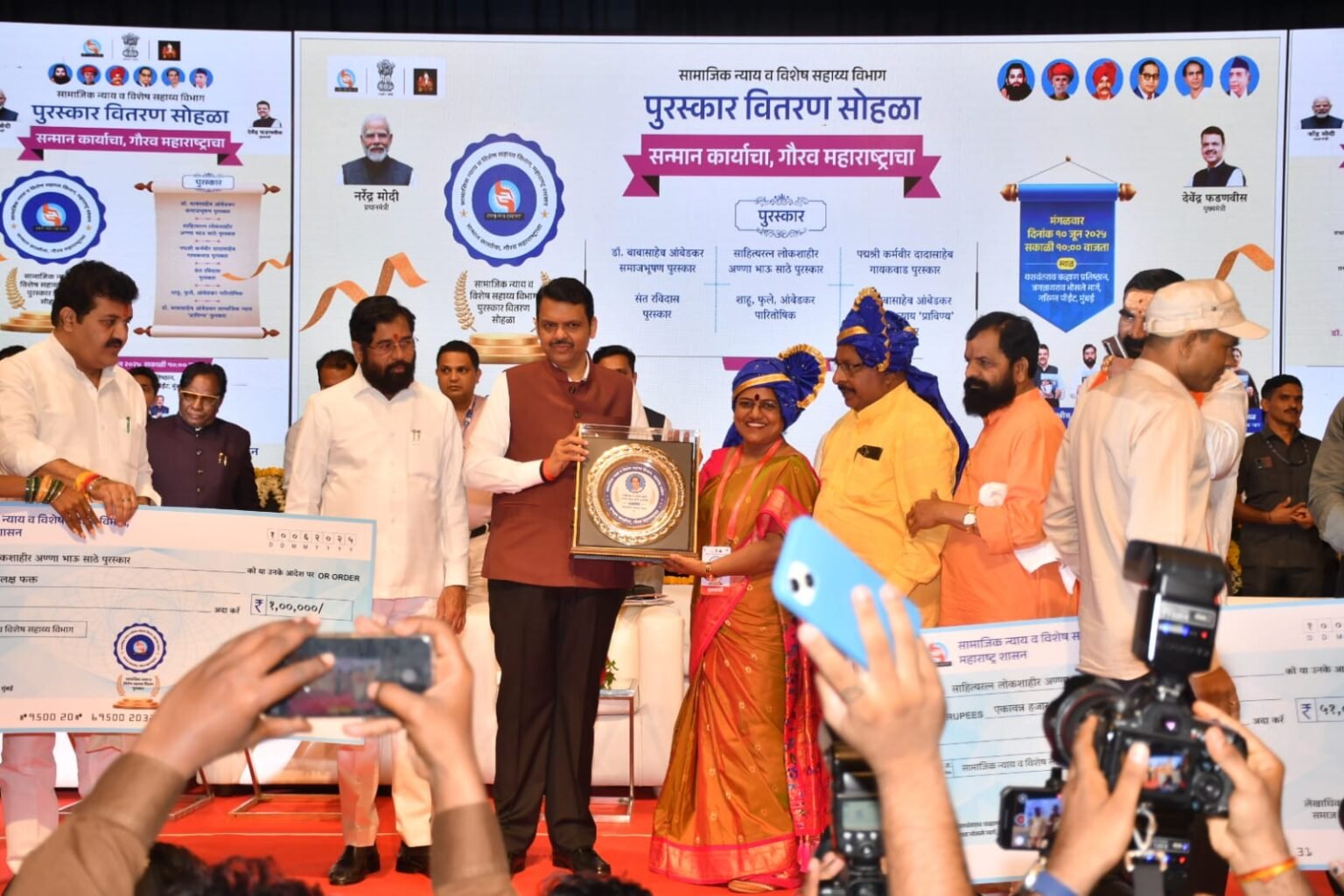 “निशा रसाळ यांना ‘समाजभूषण पुरस्कार’; मुख्यमंत्री देवेंद्र फडणवीस यांच्या हस्ते सन्मान”