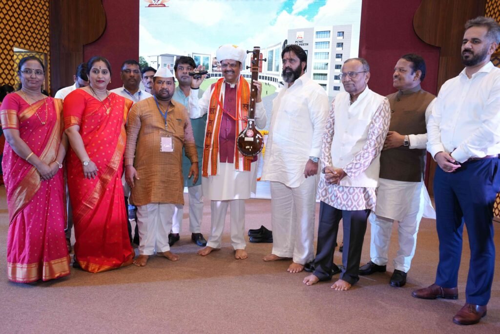 जगद्गुरू संत तुकाराम महाराज संतपीठ येथील प्रेक्षागृह व कलादालनाचे मुख्यमंत्री देवेंद्र फडणवीस यांच्या हस्ते लोकार्पण