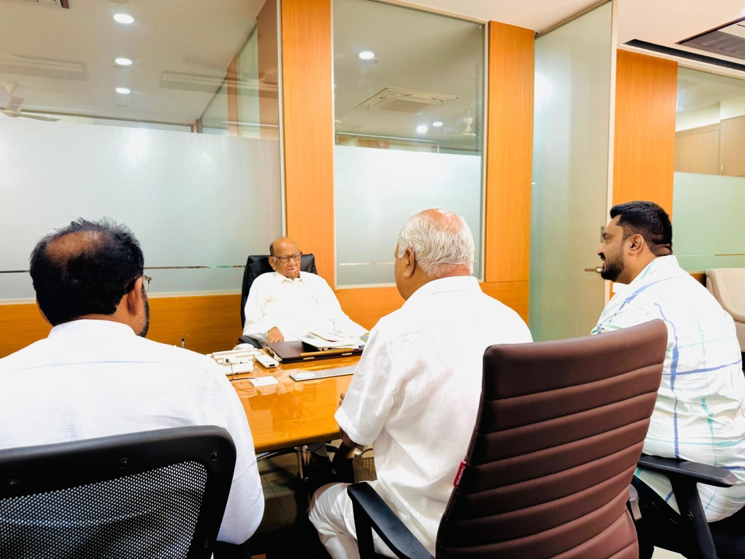 महापालिकेत नवीन चेहऱ्यांना संधी; शरद पवार यांच्या उपस्थितीत निवडणुकीसंदर्भात महत्वाची चर्चा”