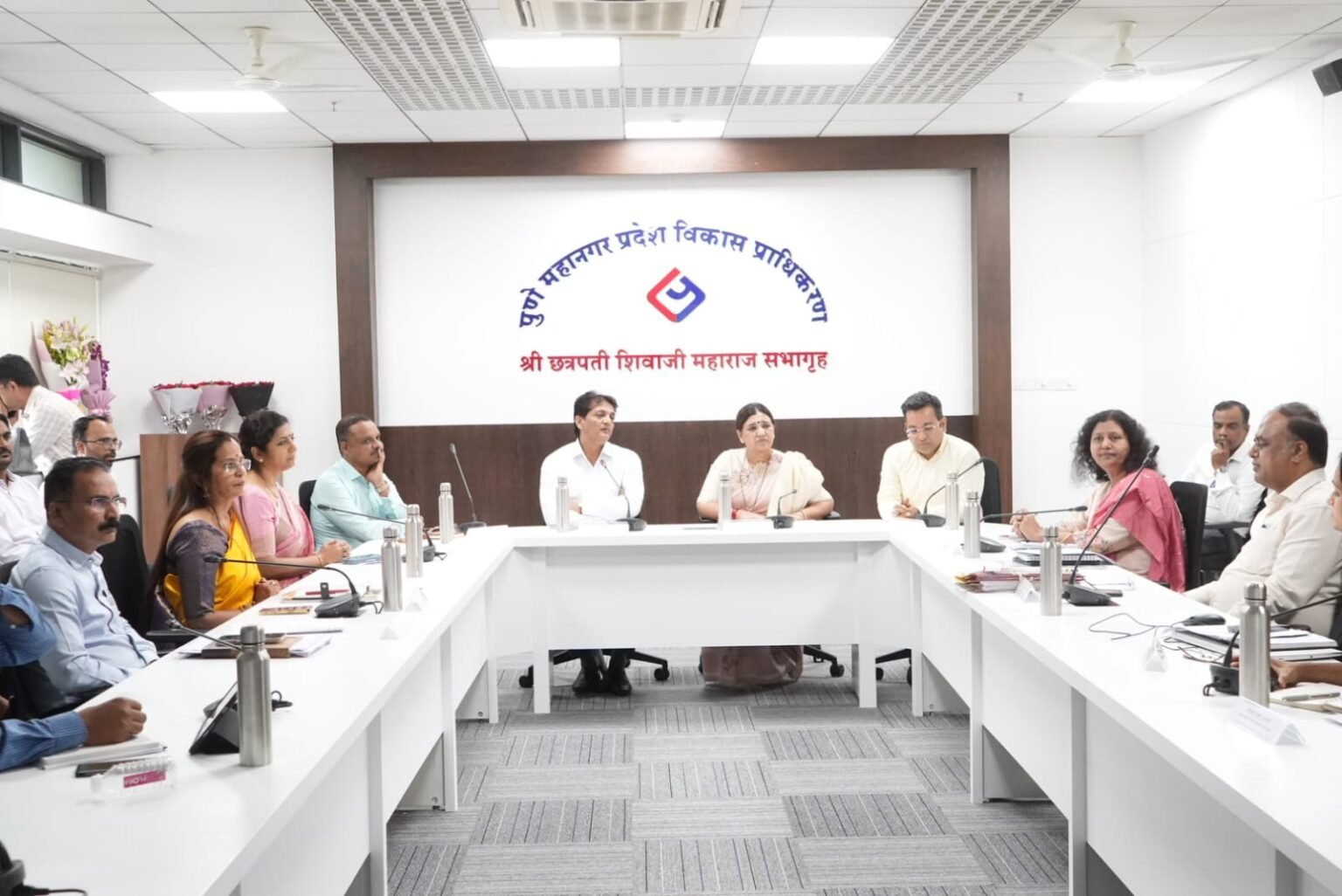 नागरी समस्या सोडवण्याच्या दृष्टीने नियोजन करा- राज्यमंत्री माधुरी मिसाळ यांनी घेतली पीएमआरडीएमध्ये आढावा बैठक