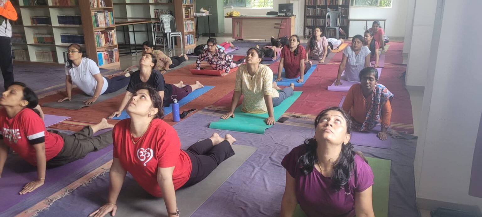 नॉव्हेल इंटरनॅशनल स्कूलमध्ये जागतिक योग दिन उत्साहात साजरा
