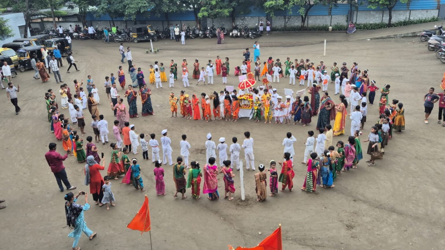 आषाढी एकादशी निमित्ताने विद्यार्थ्यांनी साकारले संतांचे रूप