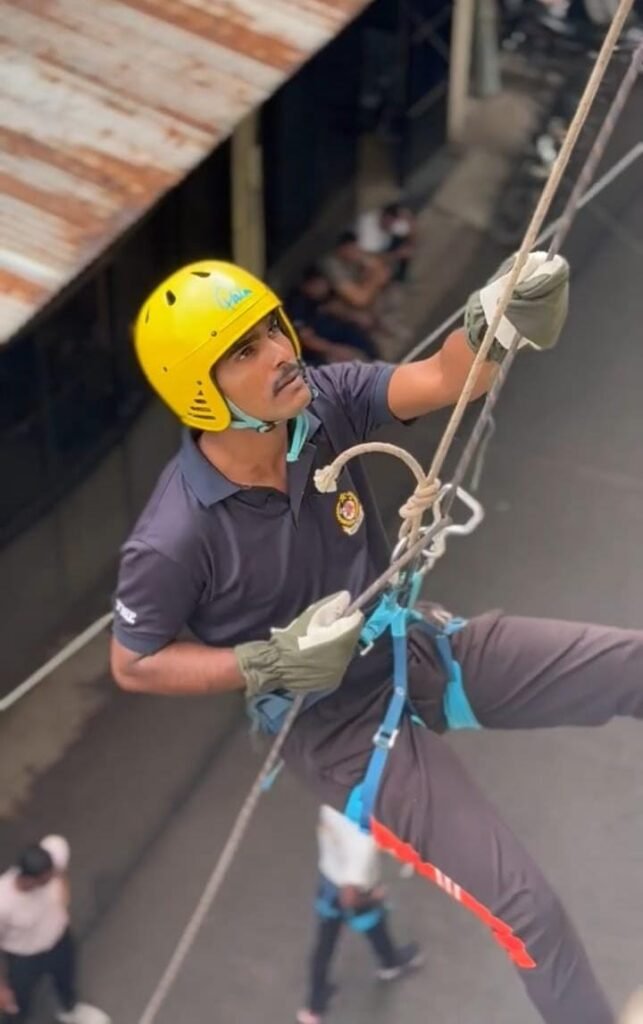 महापालिकेच्या अग्निशमन विभागातर्फे आपत्ती व्यवस्थापन आणि बचाव कौशल्यांचे प्रत्यक्ष प्रशिक्षण