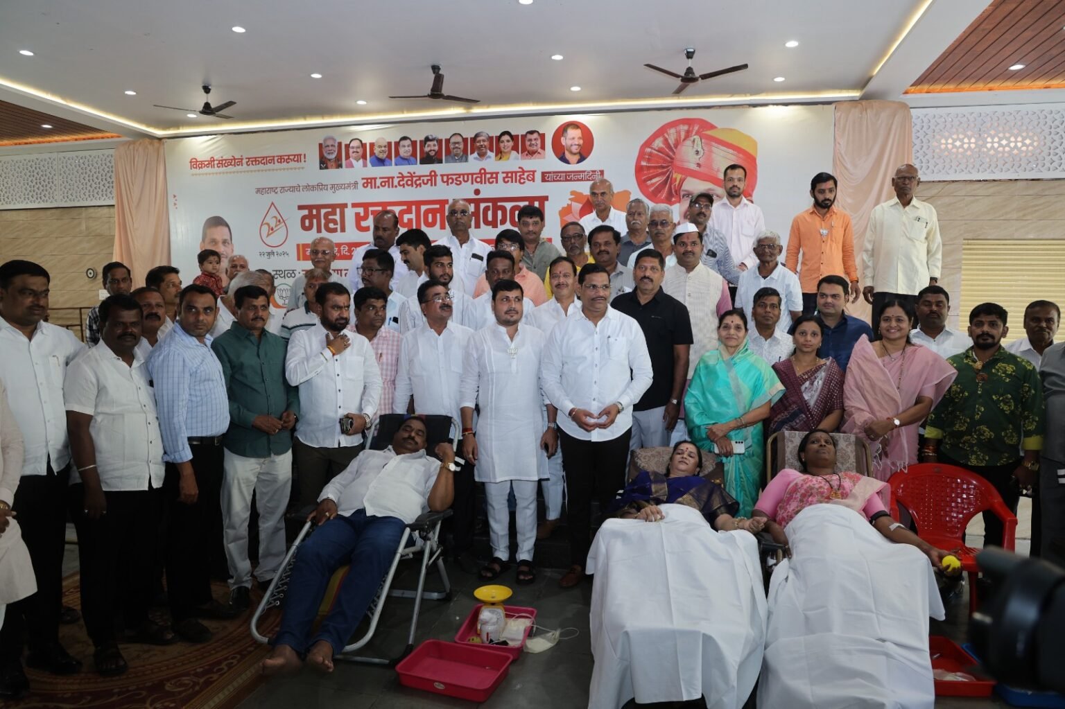 मुख्यमंत्री देवेंद्र फडणवीस यांच्या वाढदिवसानिमित्त पिंपरी-चिंचवडमध्ये महा रक्तदान शिबिराला उत्स्फूर्त प्रतिसाद