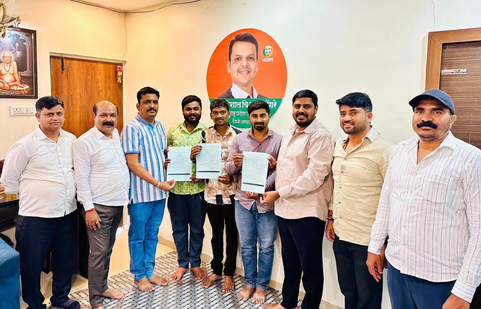 नागपंचमीच्या दिवशी सर्पमित्रासाठी १५ लाखांचा विमा उतरवला – दिनेश यादव यांचा सामाजिक जाणिवेचा अभिनव उपक्रम!