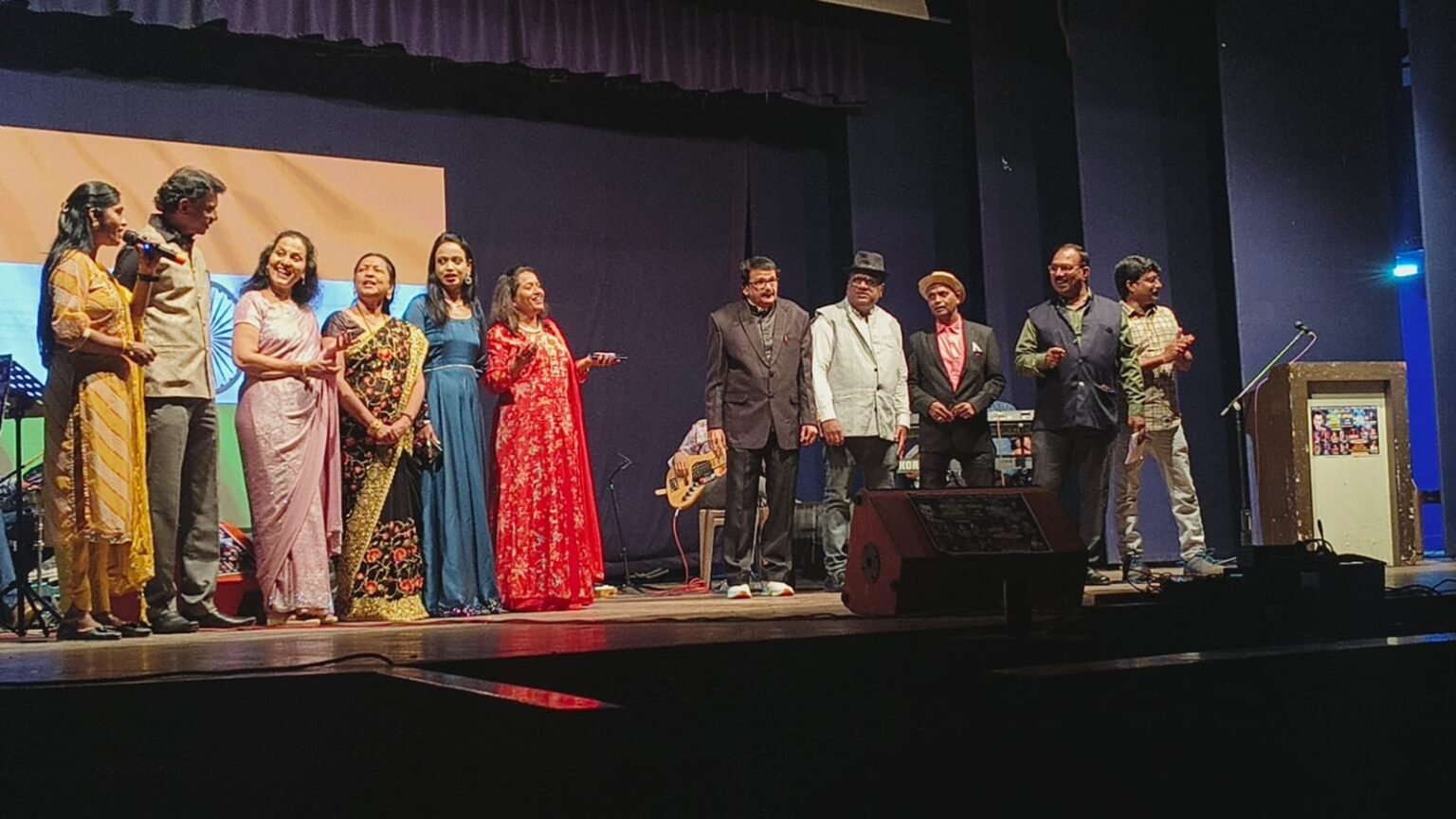 किशोरकुमार यांच्या वैविध्यपूर्ण गीतांच्या मैफलीत श्रोते मंत्रमुग्ध