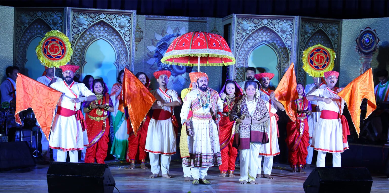 पिंपरी चिंचवड महापालिका घरोघरी तिरंगा मोहिमे अंतर्गत आयोजित ‘भारत गौरव गाथा – देश प्रेमाच्या स्वर लहरी’ कार्यक्रमाचे उत्साहात उदघाटन