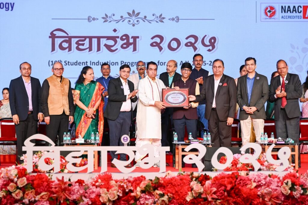 नाविन्यपूर्ण शिक्षण हेच राष्ट्राच्या प्रगतीचे साधन – डाॅ.अभय करंदीकर