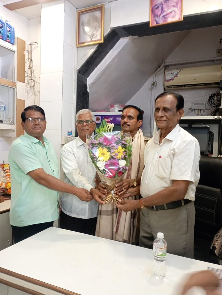 पोलीस उपनिरीक्षक कडलक यांचा सत्कार