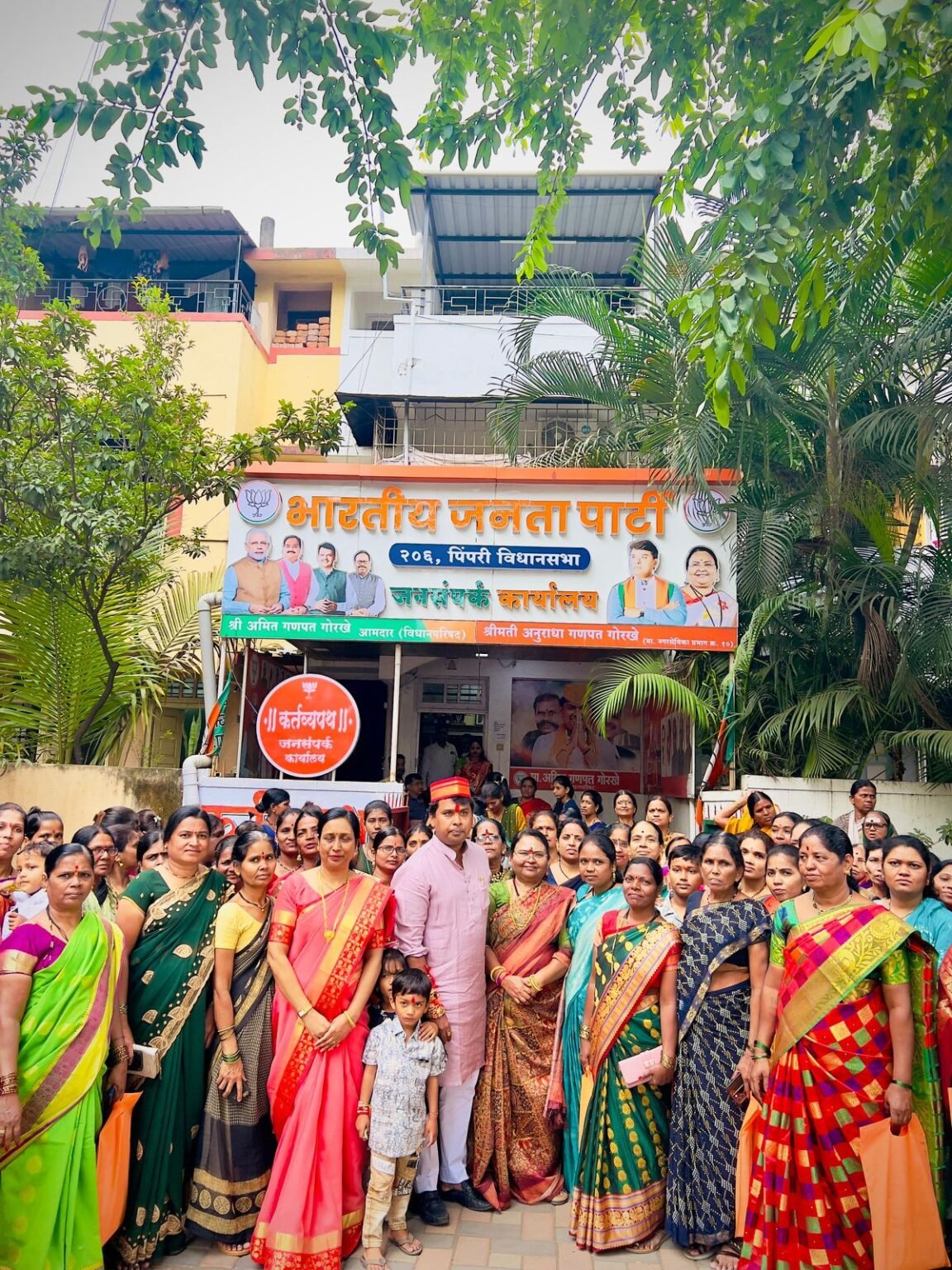 शेकडो भगिनींनी आमदार अमित गोरखे यांना बांधली विश्वासाची राखी