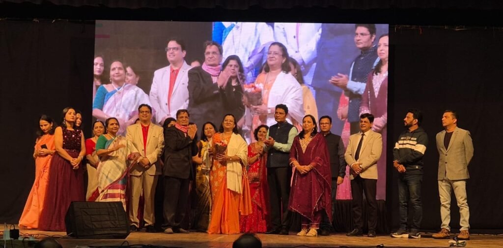 जुन्या-नव्या गाण्यांचा जल्लोष “आनंद-यात्री”त अनुभवला