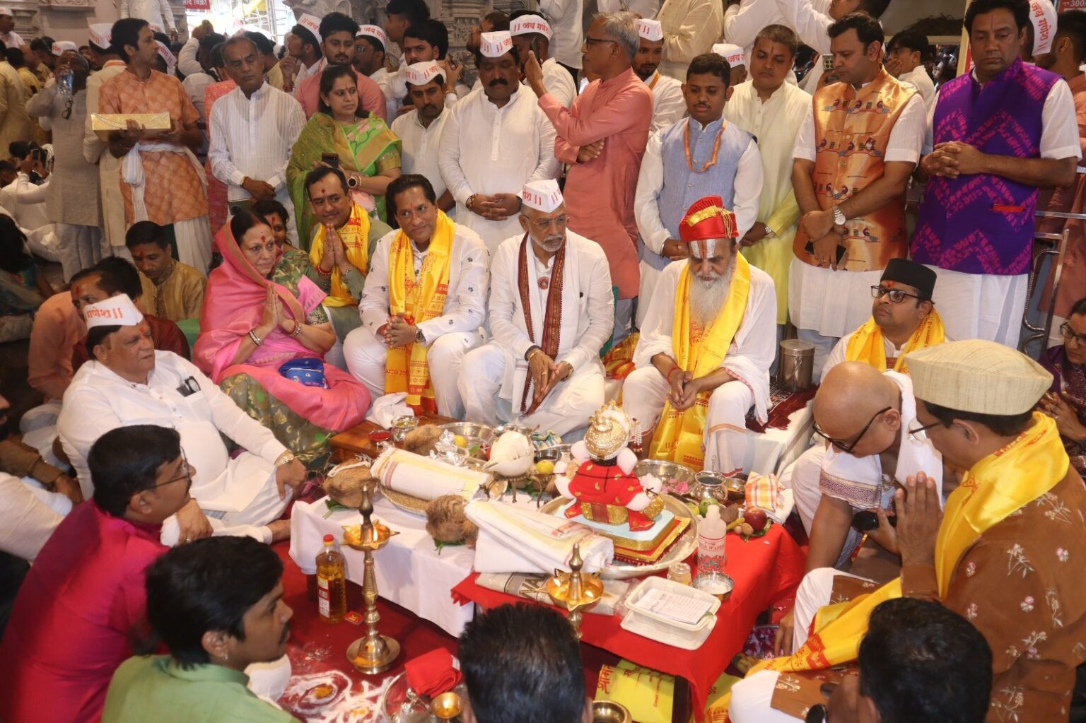 श्रीमध्यप्रदेश चित्रकुट येथील अनंत श्री विभूषित जगद्गुरु श्री रामानुजाचार्य श्री झालरिया पीठाधीश्वर श्री श्री १००८ प.पू. स्वामी घनश्यामाचार्य महाराज यांच्या हस्ते श्रीं ची प्राणप्रतिष्ठापना