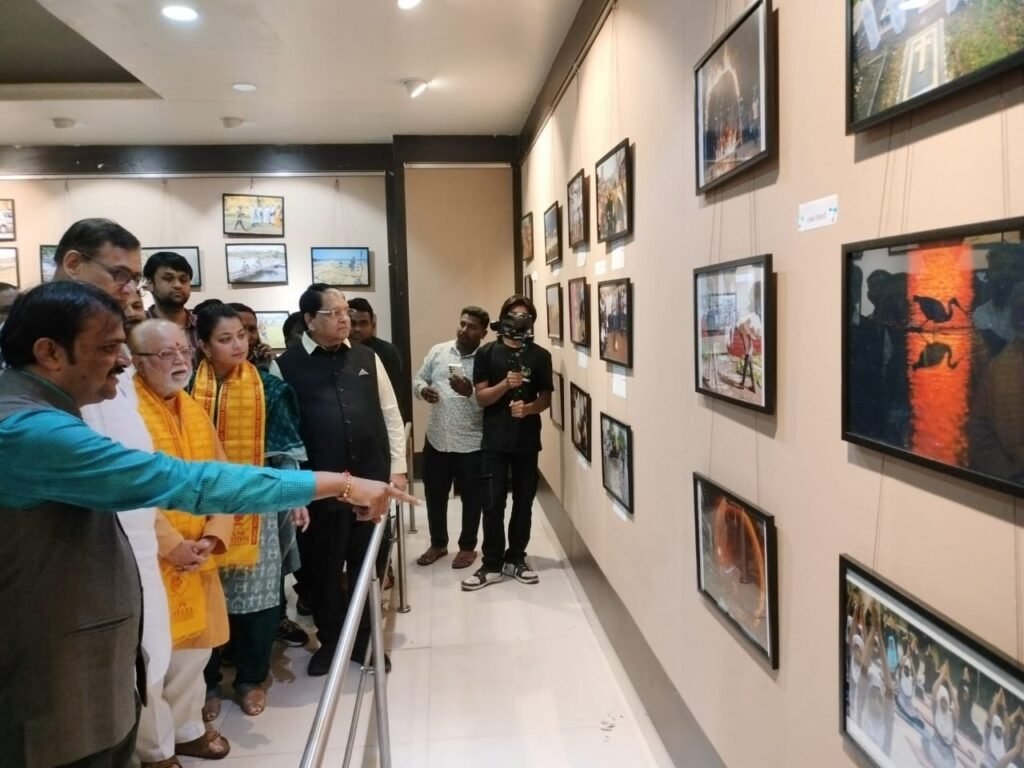 वृत्तपत्र छायाचित्रकारांच्या छायाचित्र प्रदर्शनास सुरुवात