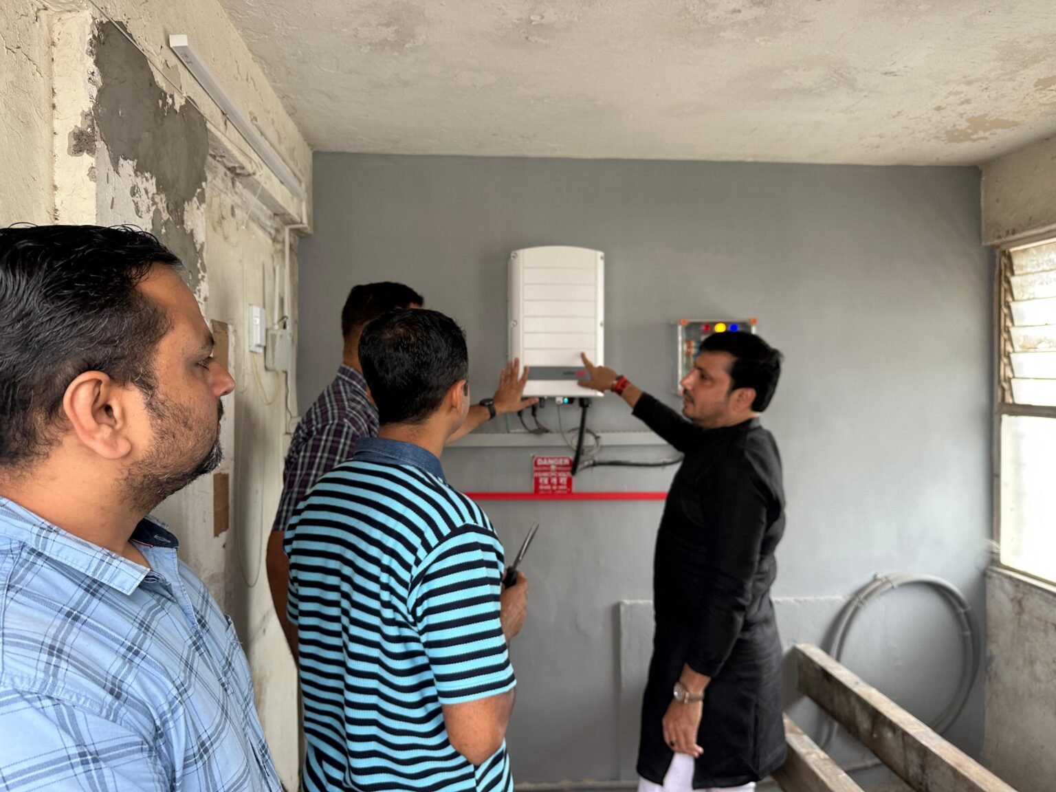 शहराध्यक्ष शत्रुघ्न काटे यांच्या हस्ते सौरऊर्जा प्रकल्पाचे उद्घाटन