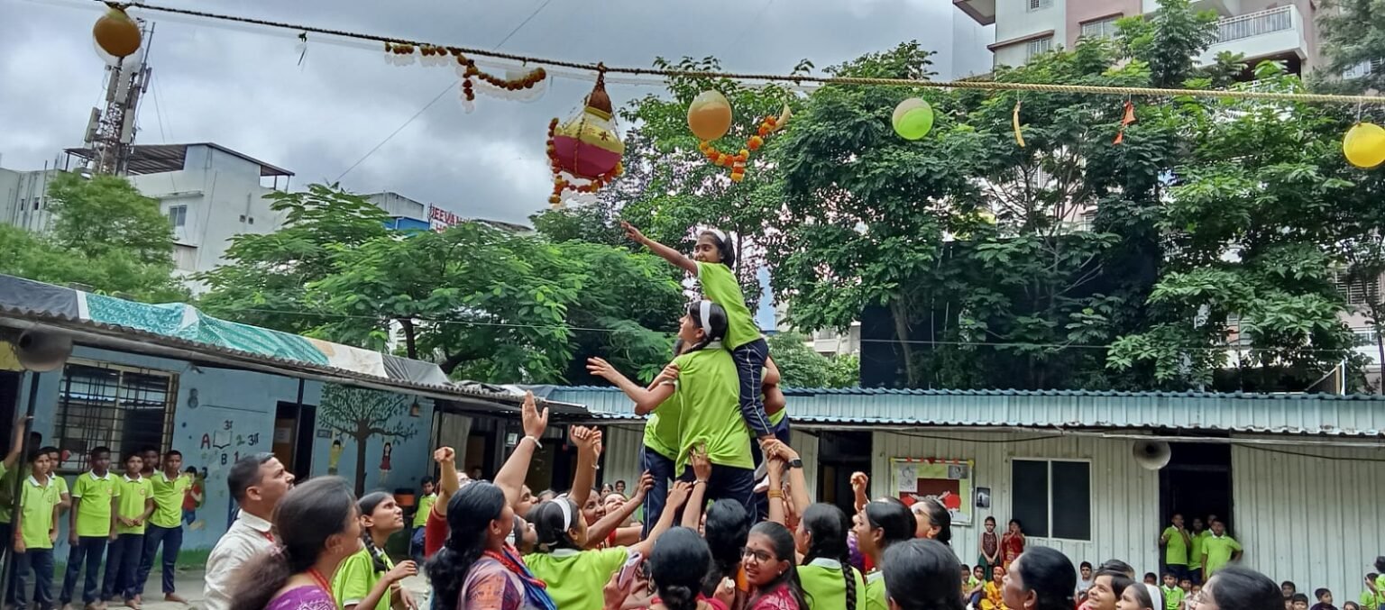 न्यू सिटी प्राईड इंग्लिश मीडियम स्कूलमध्ये दहीहंडी उत्सव उत्साहात साजरा