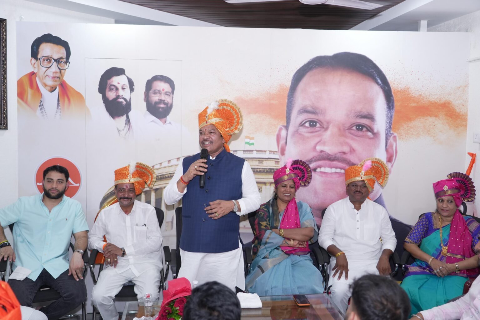 ‘गटबाजी करु नका, सर्वांना विश्वासात घेऊन काम करा’ खासदार श्रीरंग बारणे यांच्या नवनियुक्त पदाधिकाऱ्यांना सूचना