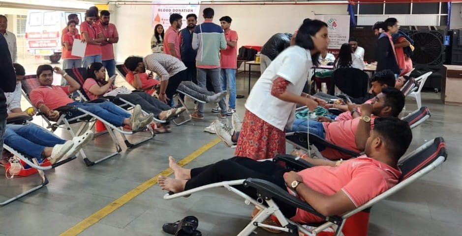 एस. बी. पाटील कॉलेज ऑफ आर्किटेक्चरमध्ये रक्तदान शिबिराला प्रतिसाद