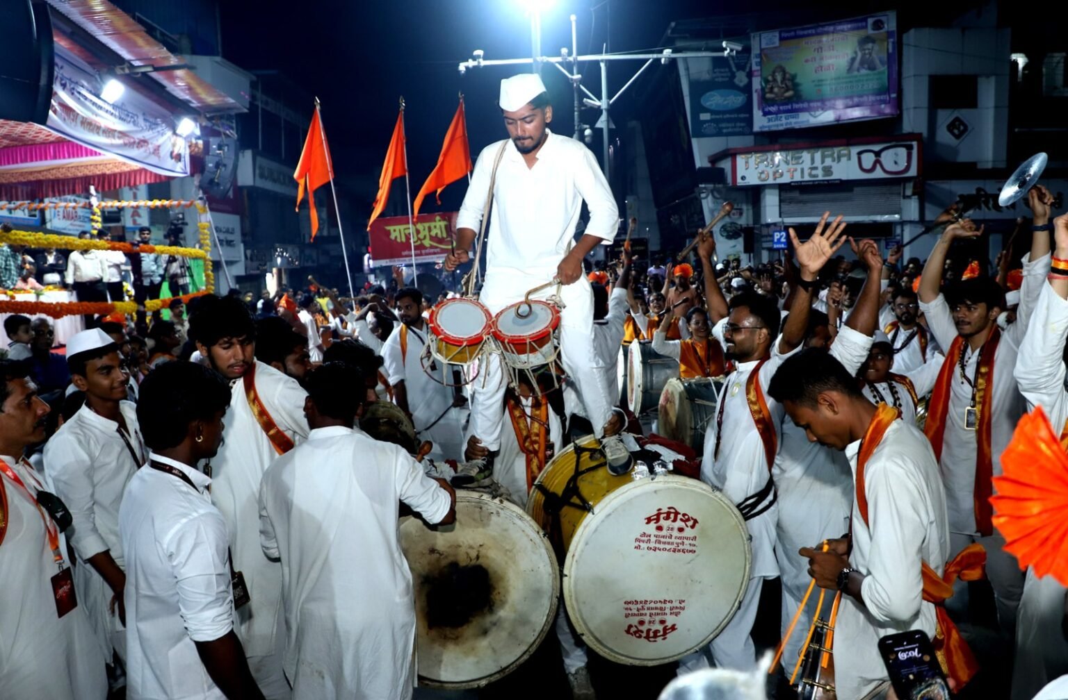 उत्साह आणि भावपूर्ण वातावरणात पिंपरीत गणरायाला निरोप