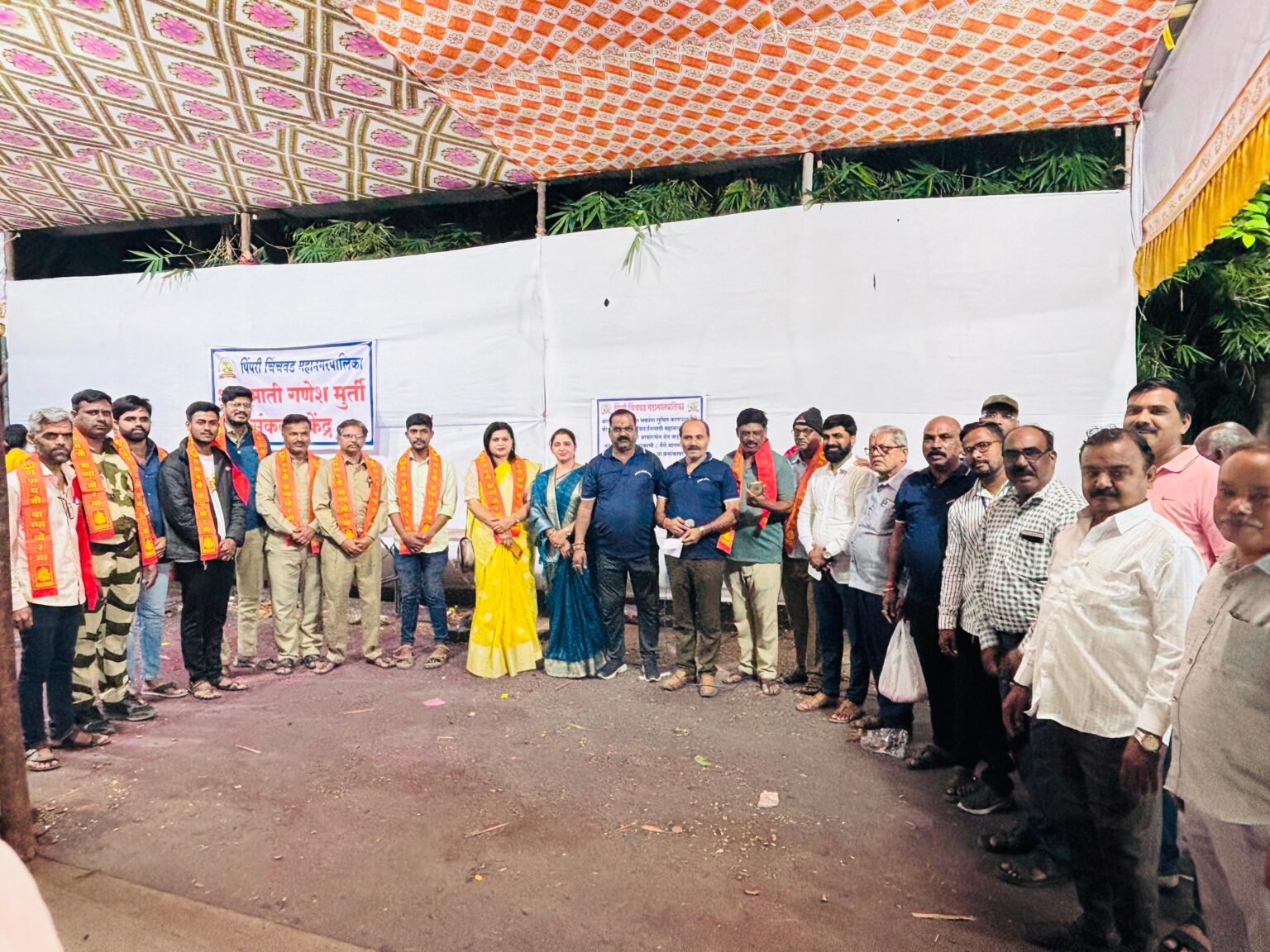 “सामाजिक बांधिलकी जपत (उद्धव बाळासाहेब ठाकरे) शिवसेनेचा अभिनव उपक्रम: गणेश विसर्जन केंद्रांवरील कर्मचाऱ्यांचा सन्मान”