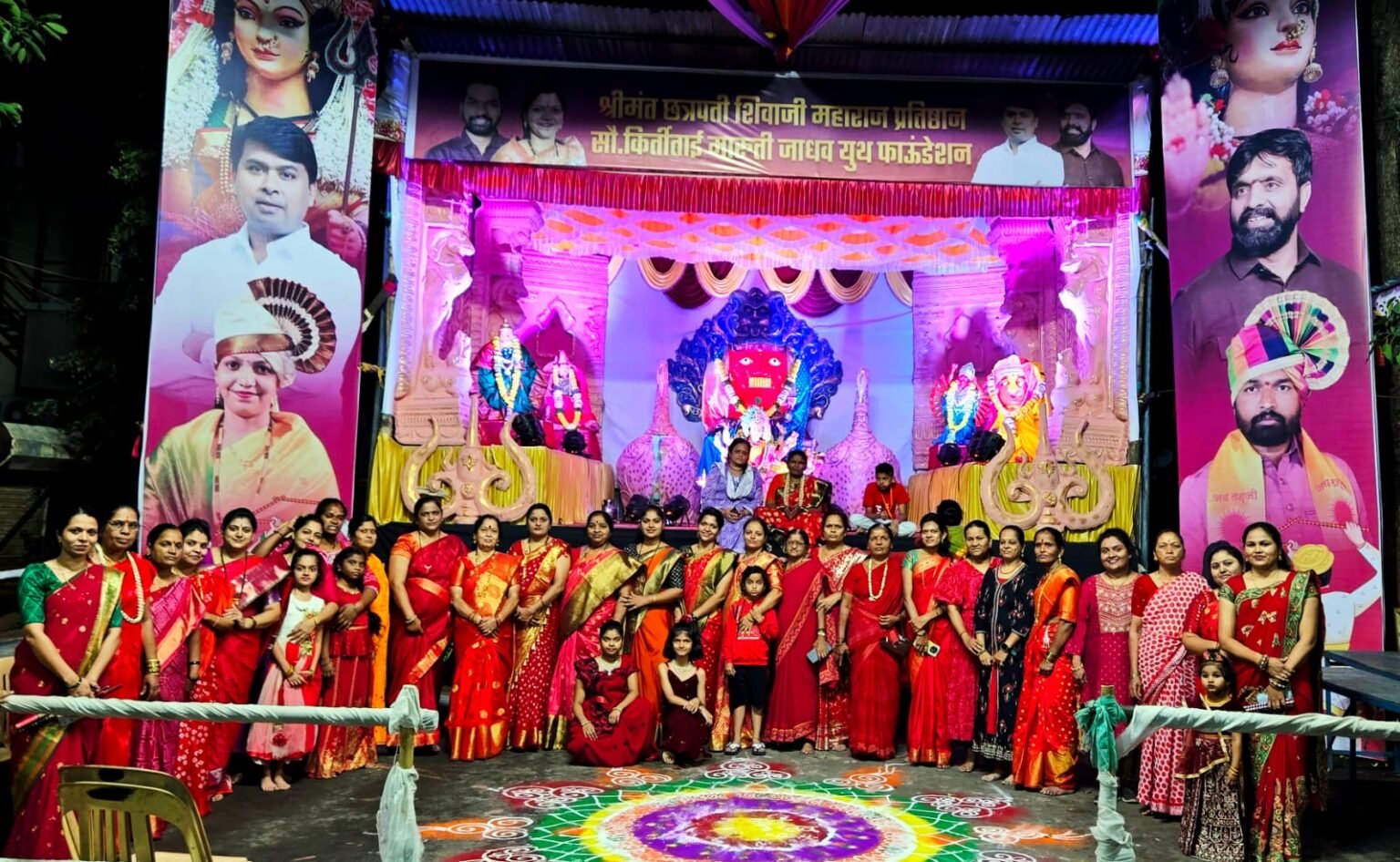 कीर्ती मारुती जाधव युथ फाउंडेशन व श्रीमंत छत्रपती शिवाजी महाराज प्रतिष्ठान यांच्यावतीने चिखलीत साडेतीन शक्तीपीठांचा देखावा