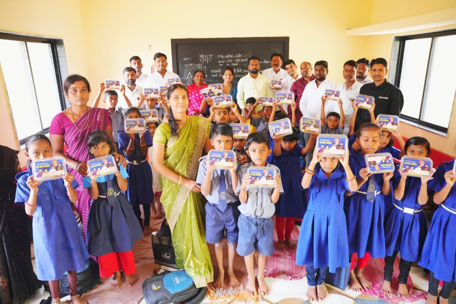 “पूरग्रस्तांची दिवाळी झाली गोड — आमदार महेश लांडगे यांच्या मार्गदर्शनाखाली कीर्ती जाधव युथ फाउंडेशनचा उपक्रम”