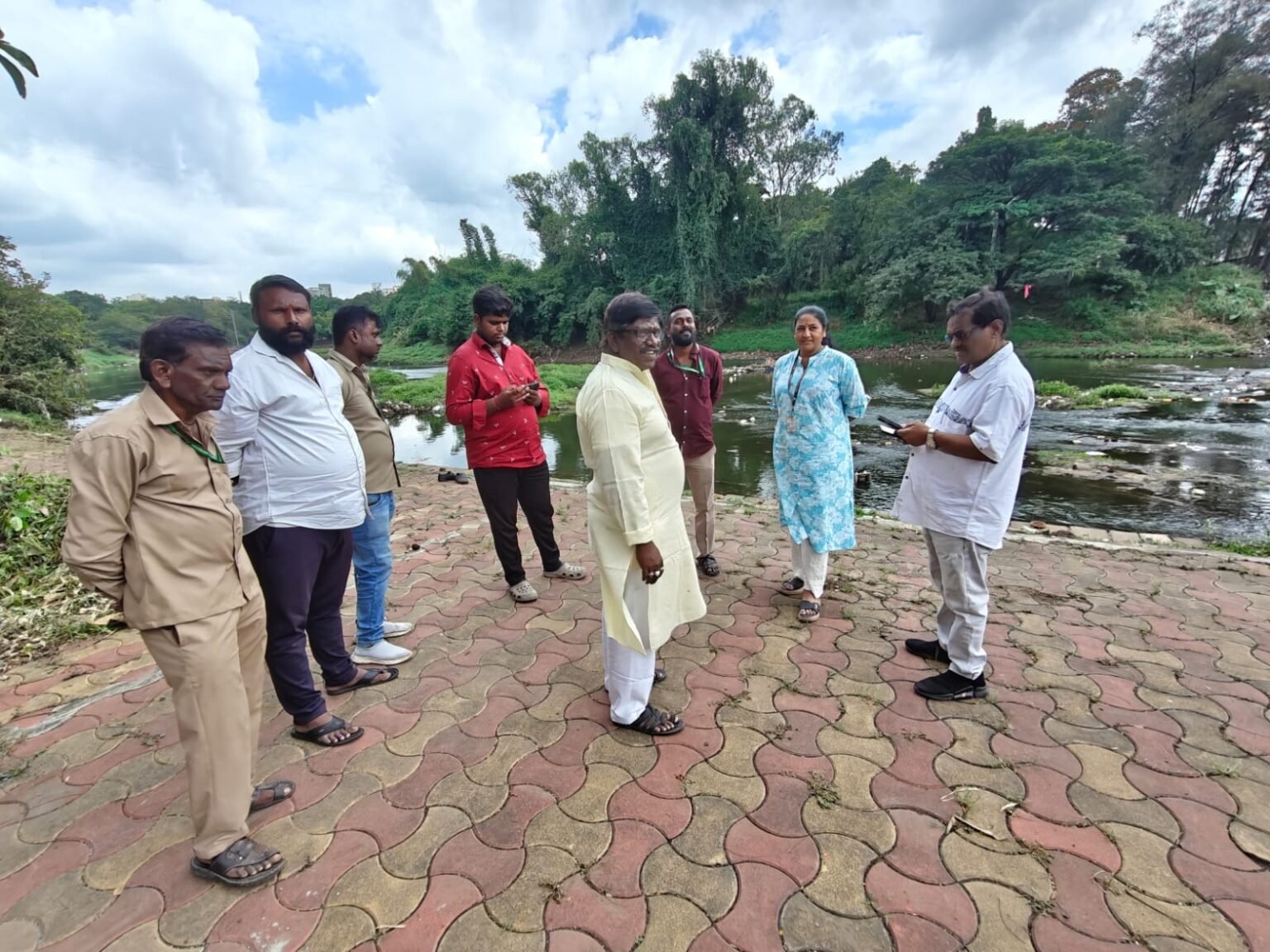 छठ पूजेच्या आयोजनासाठी हनुमान मित्र मंडळाकडून प्रशासनाला निवेदन
