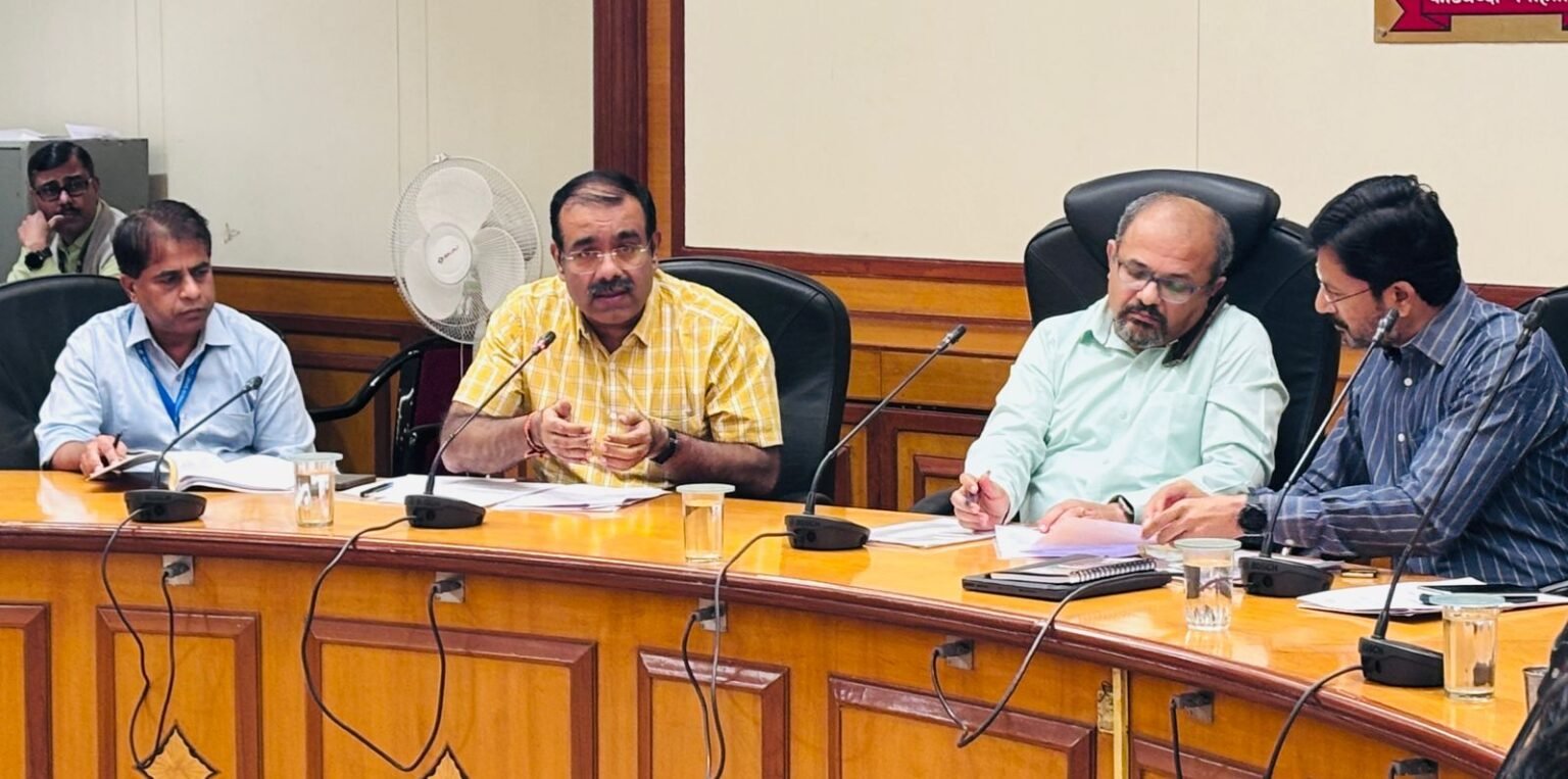 पिंपरी चिंचवड महानगरपालिकेच्या सार्वत्रिक निवडणूकीचे अनुषंगाने प्रारुप मतदार यादीवर प्राप्त होणा-या सूचनांची गांभिर्याने दखल घ्या – आयुक्त श्रावण हर्डीकर