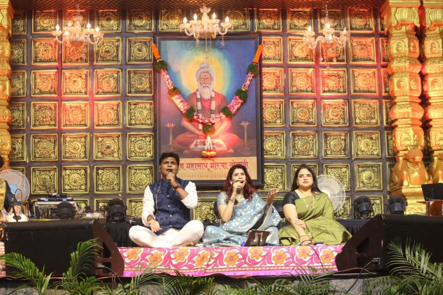 सुगम संगीत रजनीच्या माध्यमातून संदीप उबाळे आणि योगिता गोडबोले यांनी मोरया रसिकांना केले तृप्त
