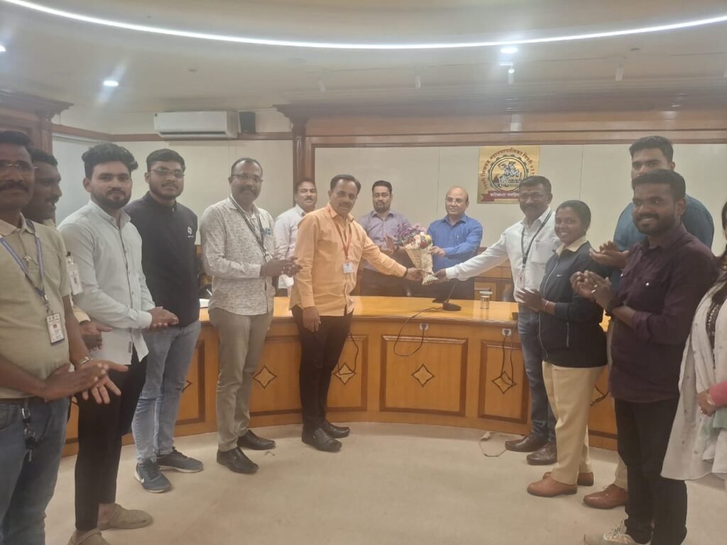 शहर स्वच्छता आणि परिसर सौंदर्यीकरणाची उत्तम अंमलबजावणी करणाऱ्या अधिकारी-कर्मचाऱ्यांचा सन्मान