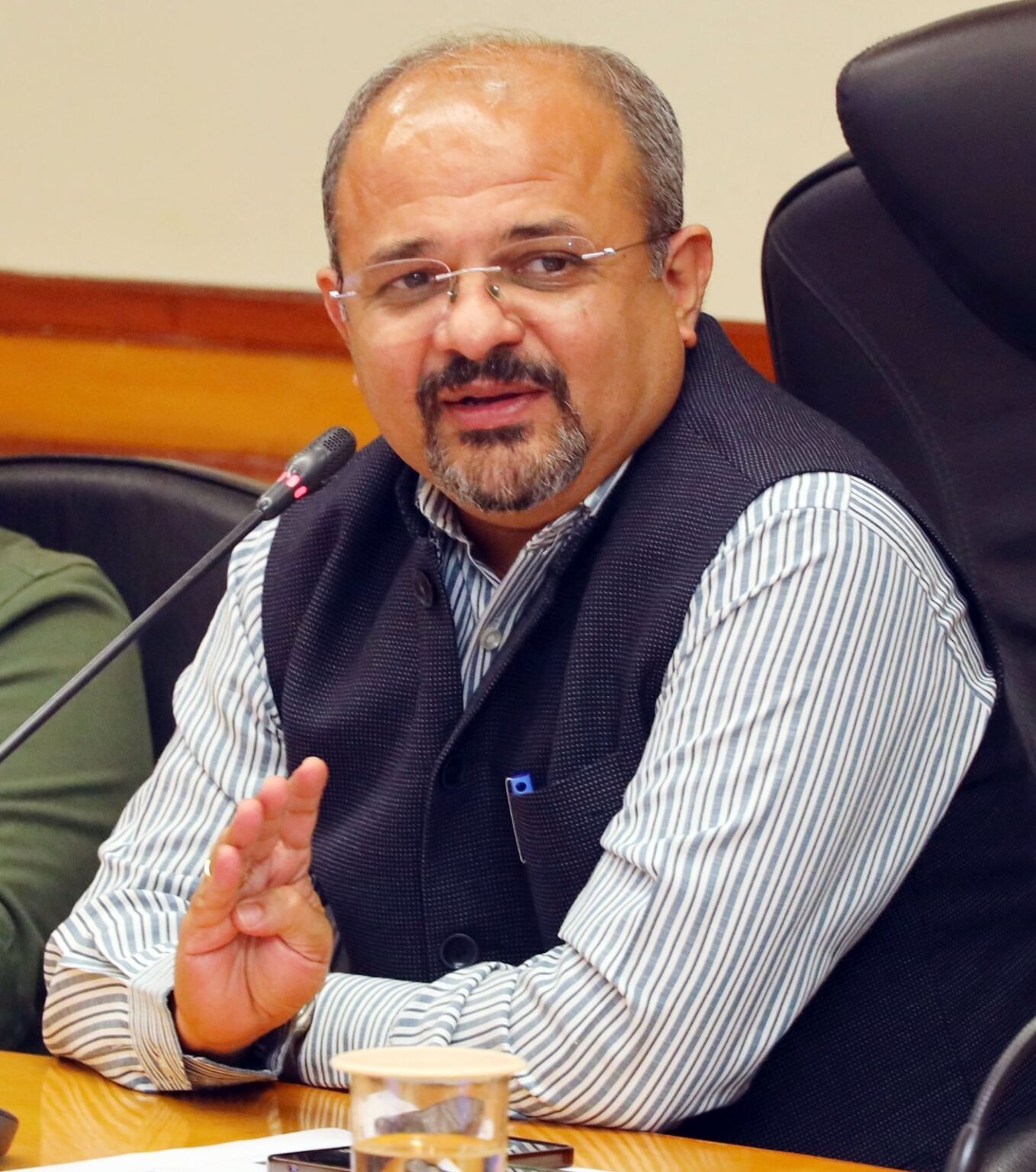 राज्य निवडणूक आयोगाच्या नियमानुसार नि:पक्षपातीपणे कामकाज करा – आयुक्त तथा निवडणूक अधिकारी श्रावण हर्डीकर