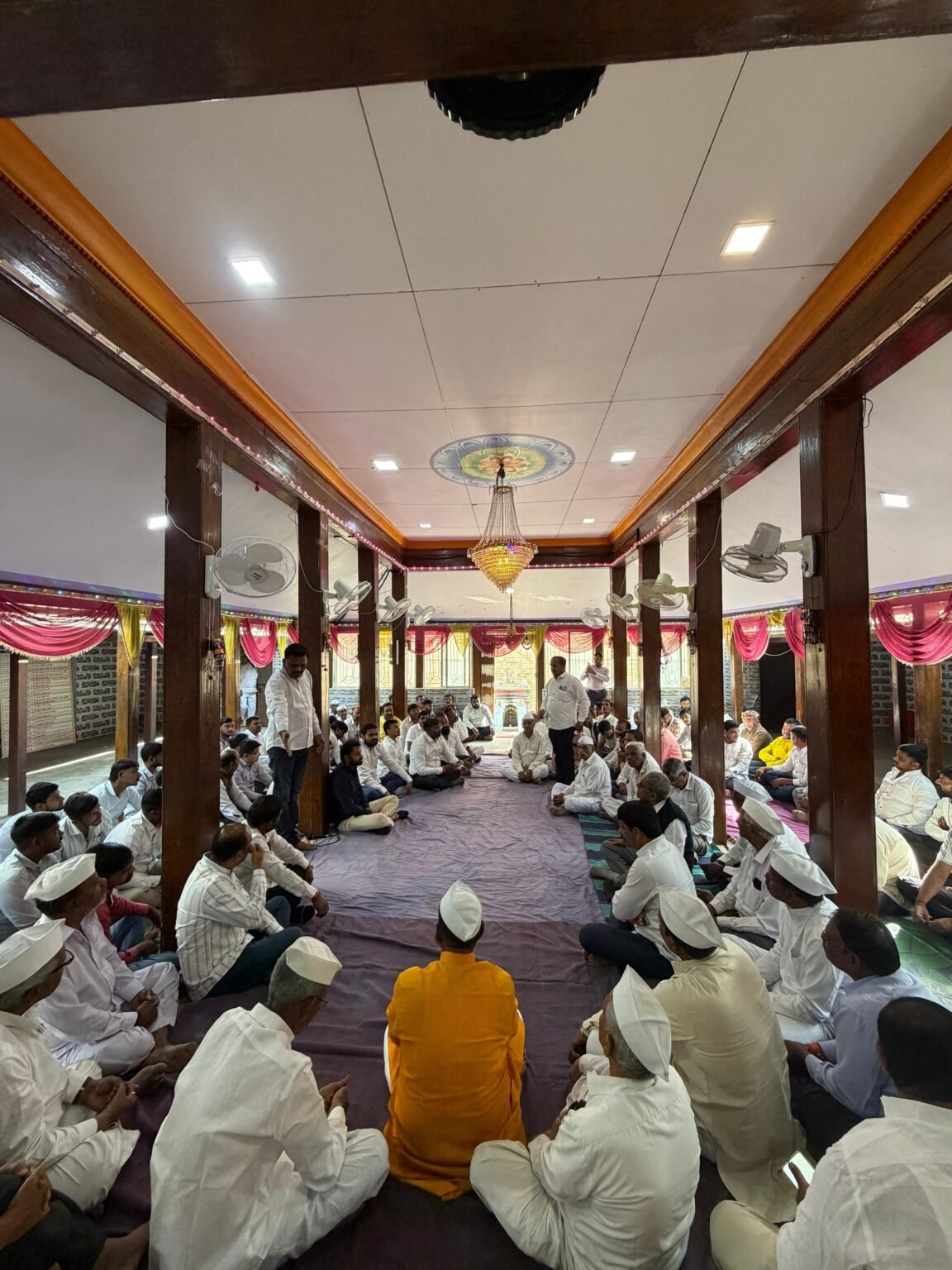 प्रभाग क्रमांक ३ मधील मनीषा सिद्धार्थ तापकीर यांच्या उमेदवारीसाठी ग्रामस्थांचे विठ्ठल – रुक्मिणी मंदिरात साकडे