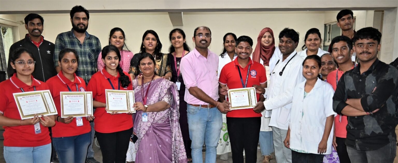 प्रतिभा महाविद्यालयात १८५ जणानी रक्तदान केले तर २४५ जणांचा आरोग्य तपासणीत सहभाग