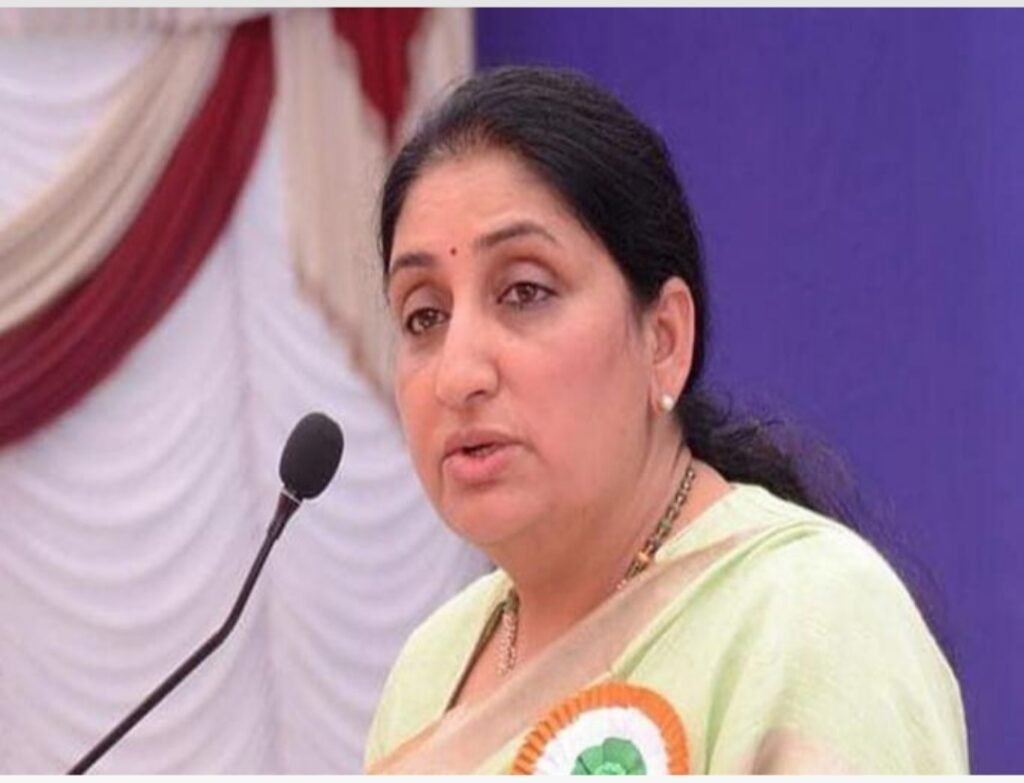 महाराष्ट्राच्या पहिल्या महिला उपमुख्यमंत्री म्हणून सुनेत्रा पवार आज घेणार शपथ