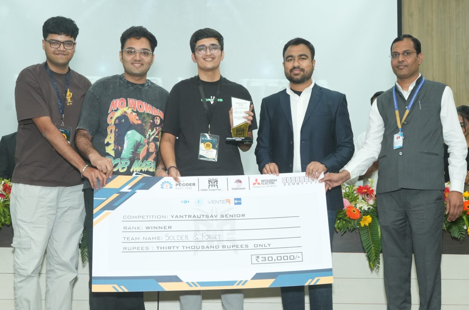 पीसीसीओईआर आयोजित राष्ट्रीय रोबोराष्ट्र २०२६ स्पर्धेत एक लाख नव्वद हजार रुपयांची पारितोषिके वाटप