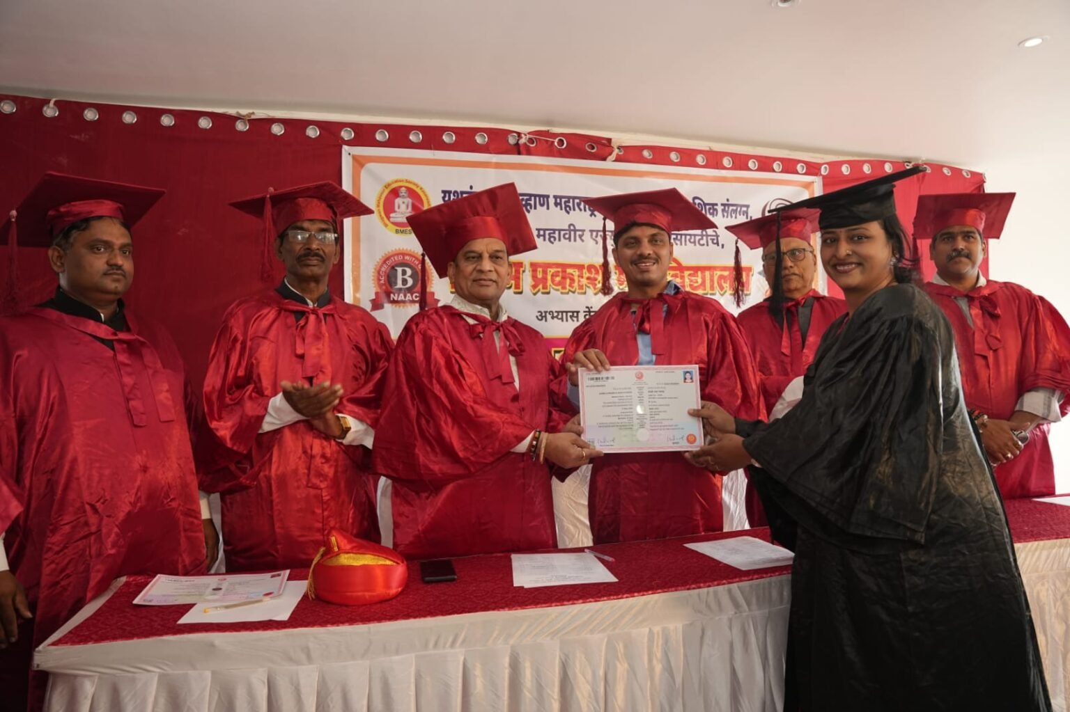 यशवंतराव चव्हाण महाराष्ट्र मुक्त विद्यापीठ संलग्न प्रीतम प्रकाश महाविद्यालयामध्ये पदवीप्रदान समारंभ महापौर रवी लांडगे यांच्या हस्ते संपन्न