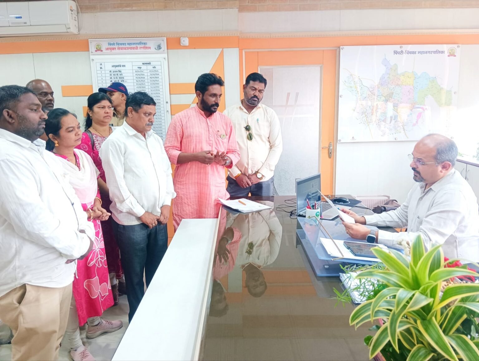 किवळे गृहप्रकल्पात मनपाच्या चुकीचा भुर्दंड कष्टकरी लाभार्थ्यांना आयुक्त श्रावण हर्डीकर यांच्याकडे कष्टकरी संघर्ष महासंघाची मागणी