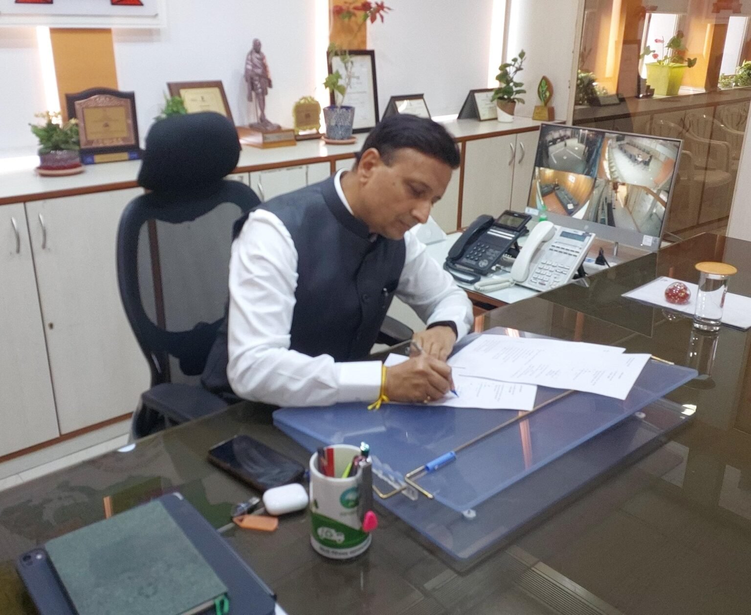 पिंपरी-चिंचवड महापालिकेच्या आयुक्तपदी डॉ. विजय सूर्यवंशी; अधिकृतपणे स्वीकारला पदभार