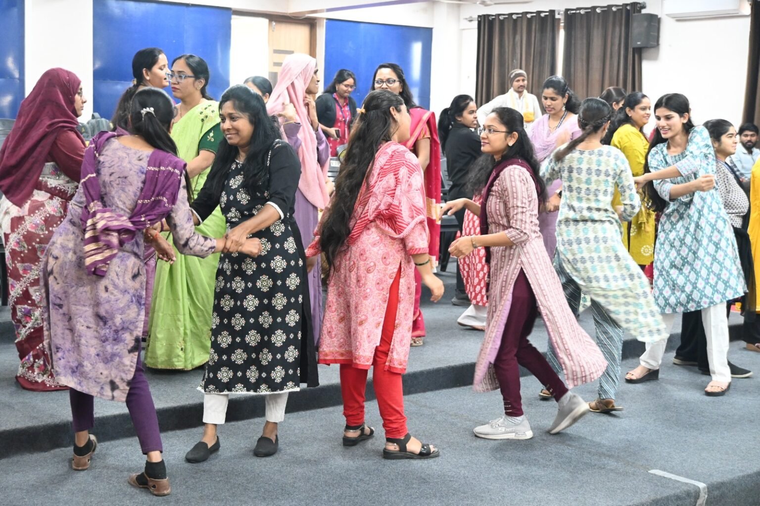 निर्भय कन्या अभियान कार्यशाळेत चिंचवडमध्ये कराटेचे प्रात्यक्षिके व महिला हक्क व संरक्षण विषयक मार्गदर्शन कार्यक्रम संपन्न