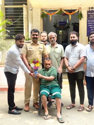 ‘बेपत्ता आकाशची १८ दिवसांनंतर कुटुंबाशी भेट; भाजयुमो मंडल अध्यक्ष विवेक बारोट यांच्या तत्परतेमुळे सुखांत’